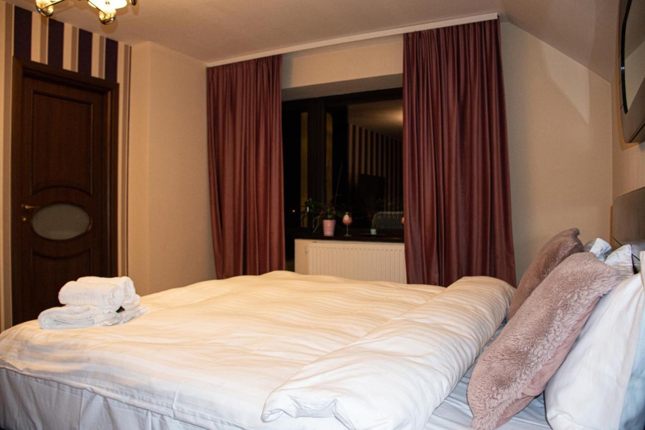 Janine Garden Hotell Braşov Eksteriør bilde