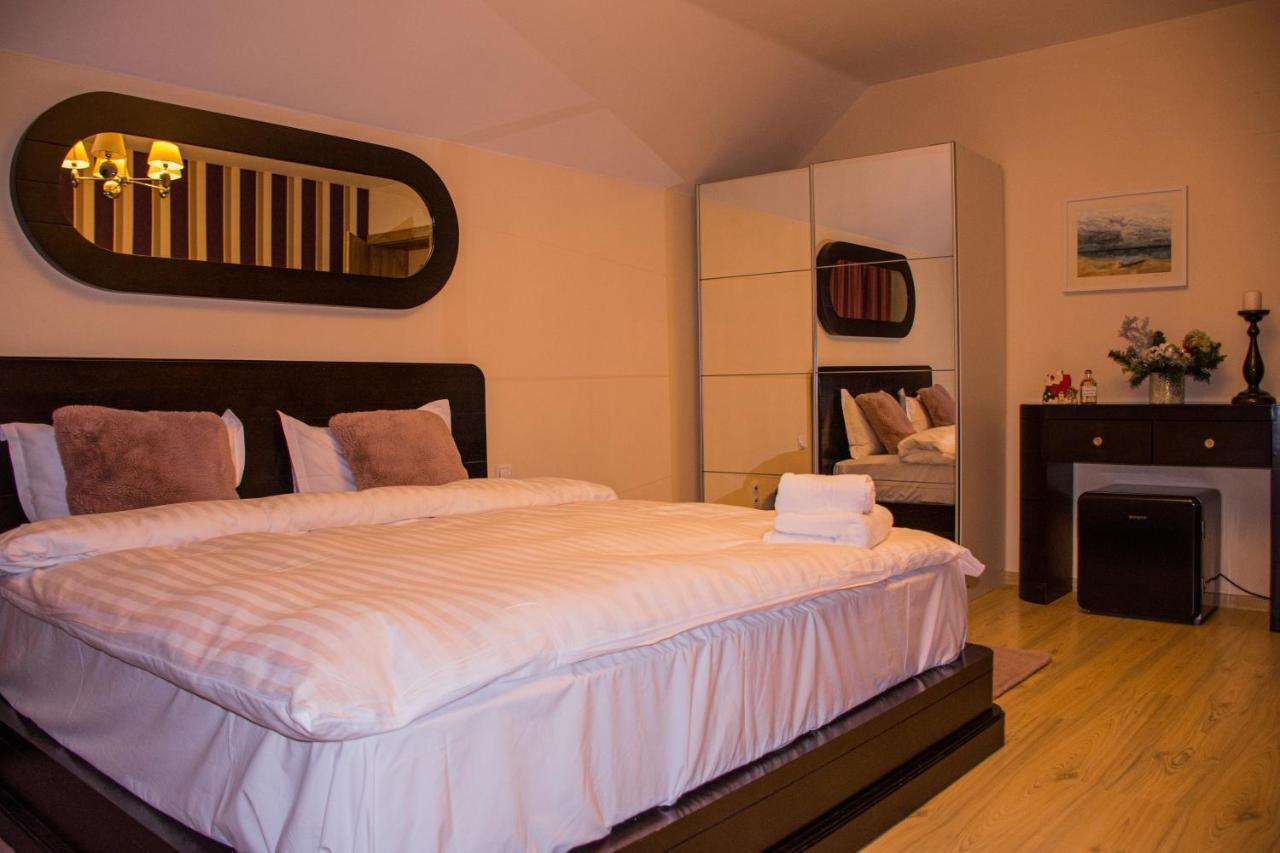 Janine Garden Hotell Braşov Eksteriør bilde