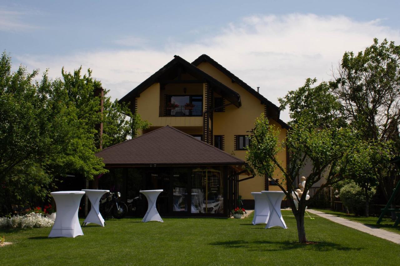 Janine Garden Hotell Braşov Eksteriør bilde